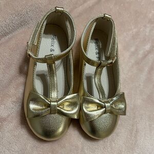 Gold toddler dress shoes size 9